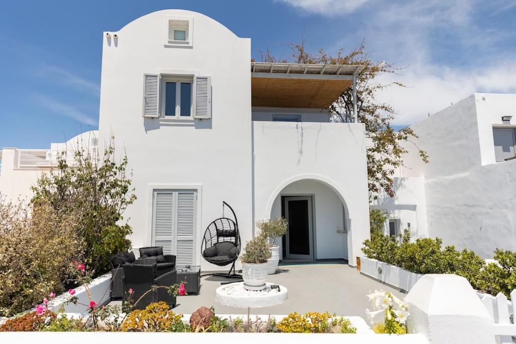 Villa Sensia With Hot Tub And Caldera View